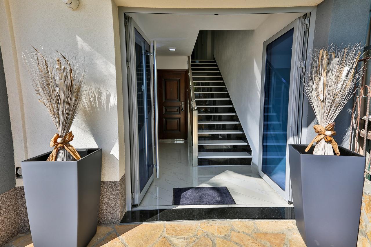 Zara Apartmani Sutomore Exterior foto